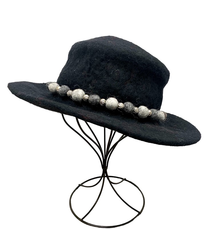 Hat S - Black Brimmed Hat with Chain VHATS